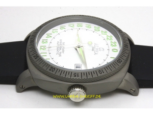 24 Stunden Uhr von ALPHA helles Blatt