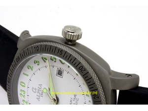 24 Stunden Uhr von ALPHA helles Blatt